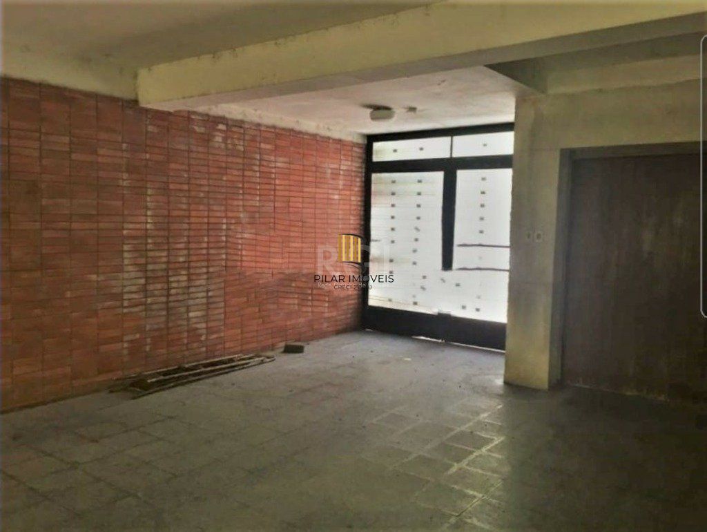 Casa de 3 dormitórios  4 vagas amplo terreno - Menino Deus