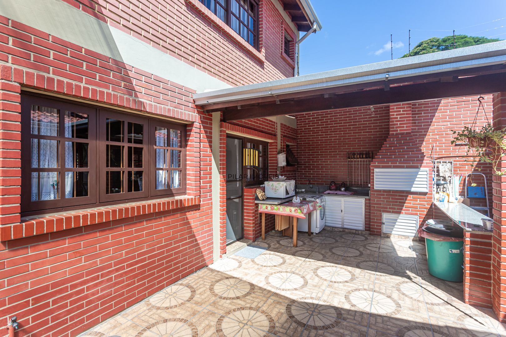 Casa 3 dormitórios no bairro Camaquã