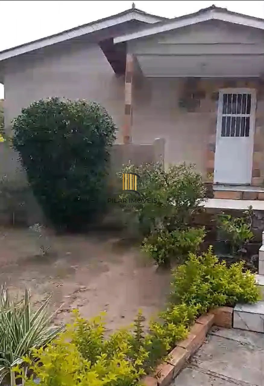 Casa 2 dormitórios no bairro Piratini