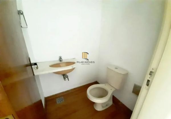 Apartamento no Petrópolis de 3 dormitórios e 2 vagas