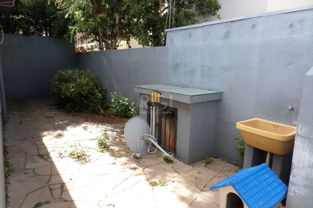 Casa no bairro Jardim Botânico de 3 dormitórios e 2 vagas