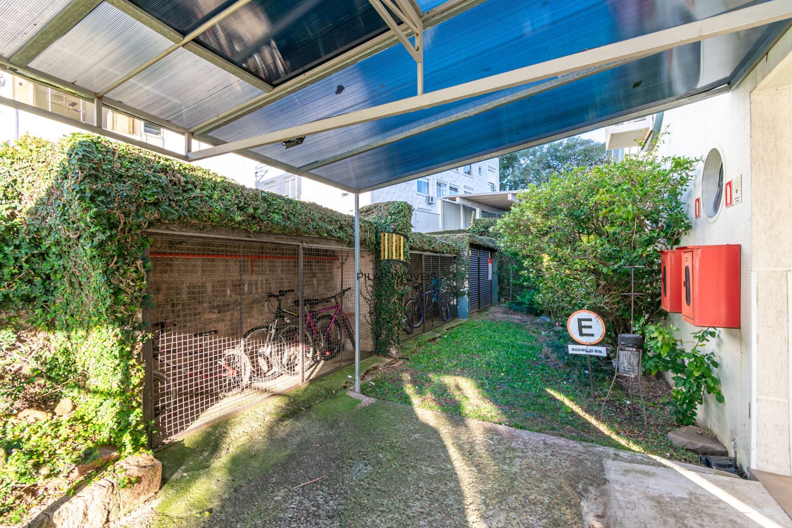 OCASIÃO 3 dormitórios, suíte e vaga, 106m² privativos, por R$ 400 mil