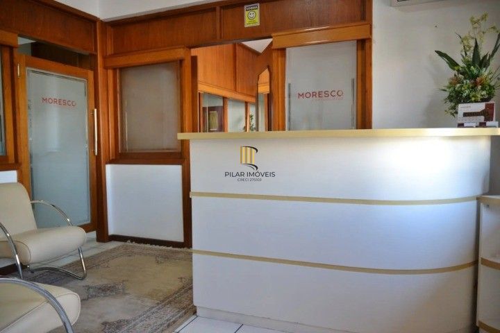 Casa Comercial e Residencial com 518m² (4 quartos / 5 banheiros / 3 vagas garagem) no Bairro Partenon localizada à meia quadra da Av. Bento Gonçalves.