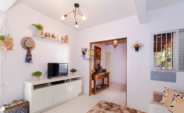 Casa no bairro Tristeza de 4 dormitórios e 4 vagas