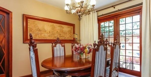 Casa sobrado no Jardim do Salso de 4 dormitórios e 3 vagas