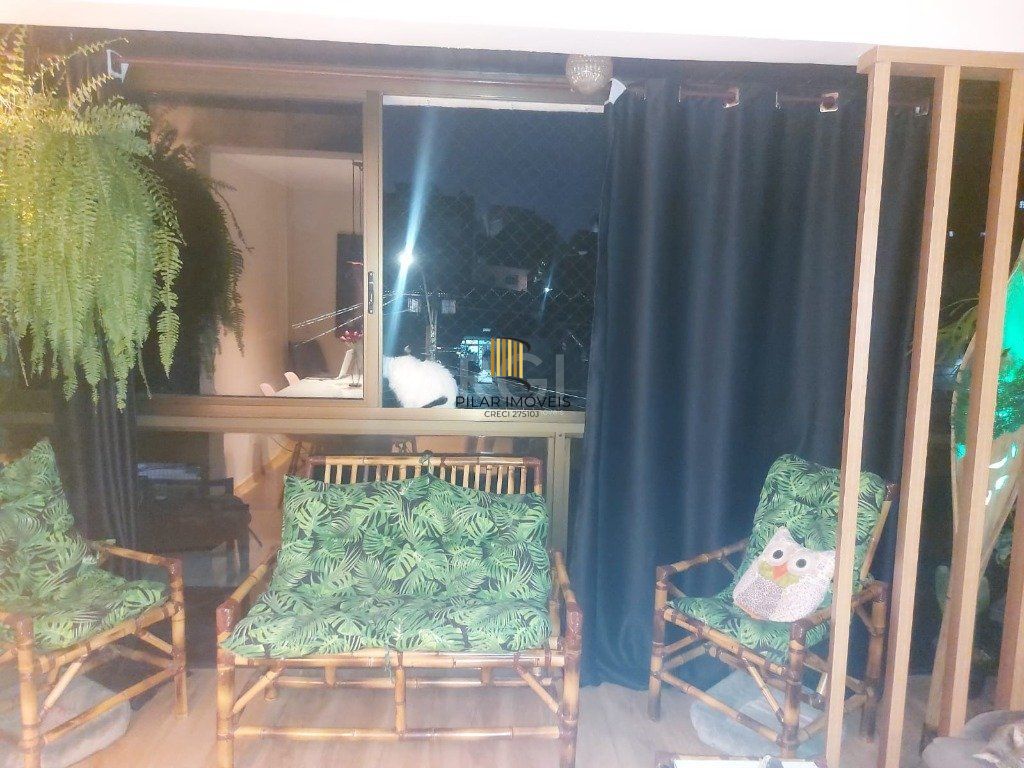Apartamento 02 dormitórios, com vaga, no bairro Jardim Itu Sabará, em Porto Alegre.