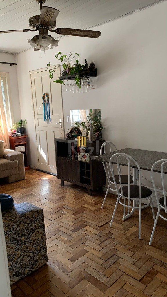 Casa 4 dormitórios 3 banheiros garagem coberta para 3 + carros