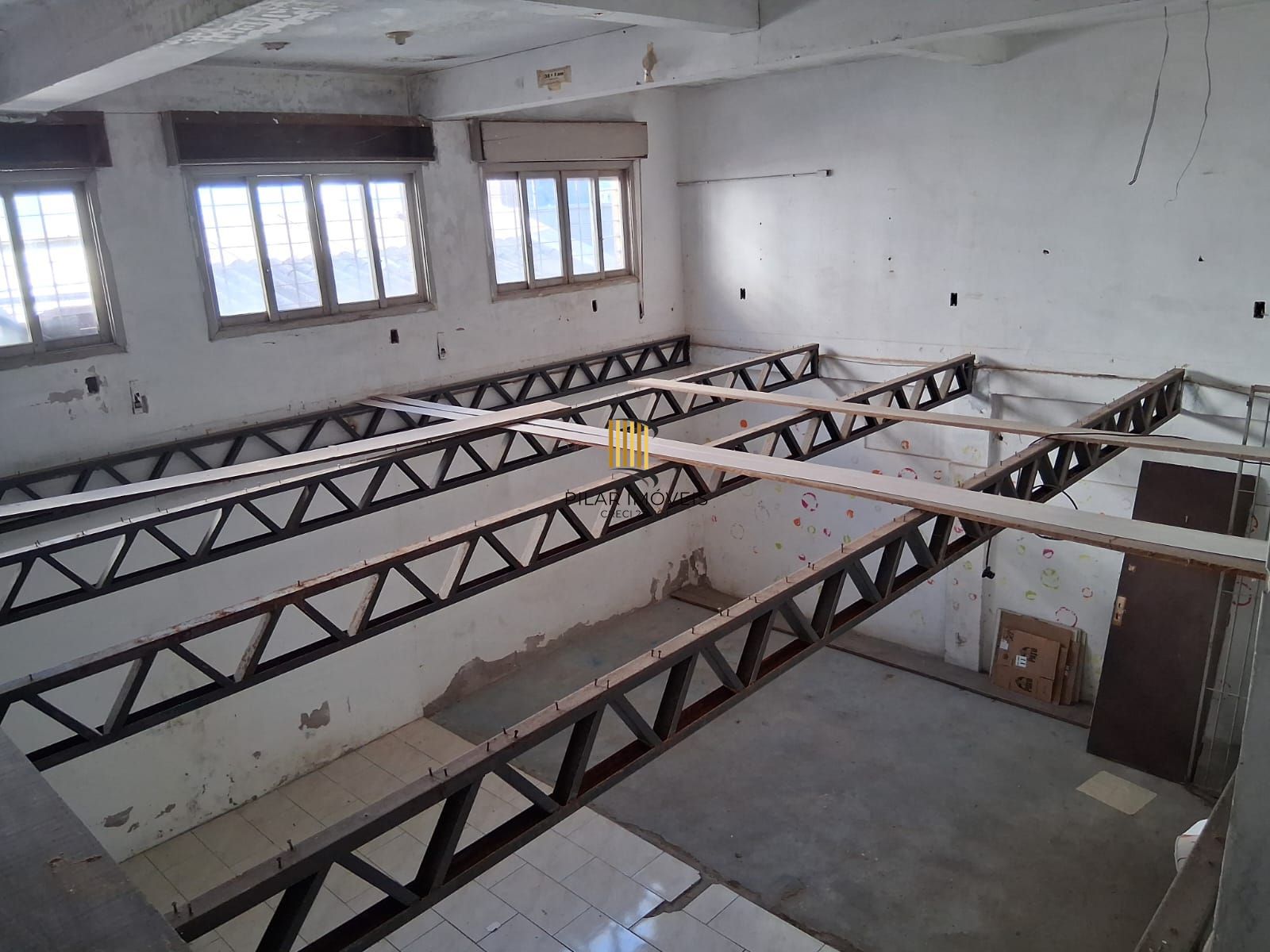 Pavilhão 3 dormitórios no bairro Santana