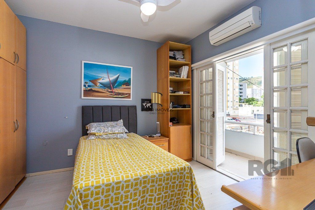 casa sobrado no Alto Petrópolis de 5 dormitórios e 3 vagas