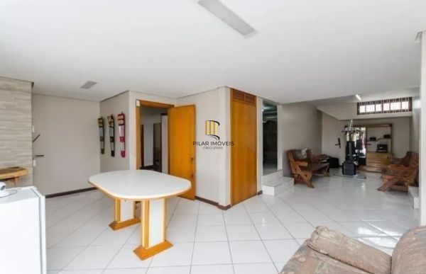 Casa / sobrado no bairro Jardim Itu de 3 dormitórios e pátio com piscina