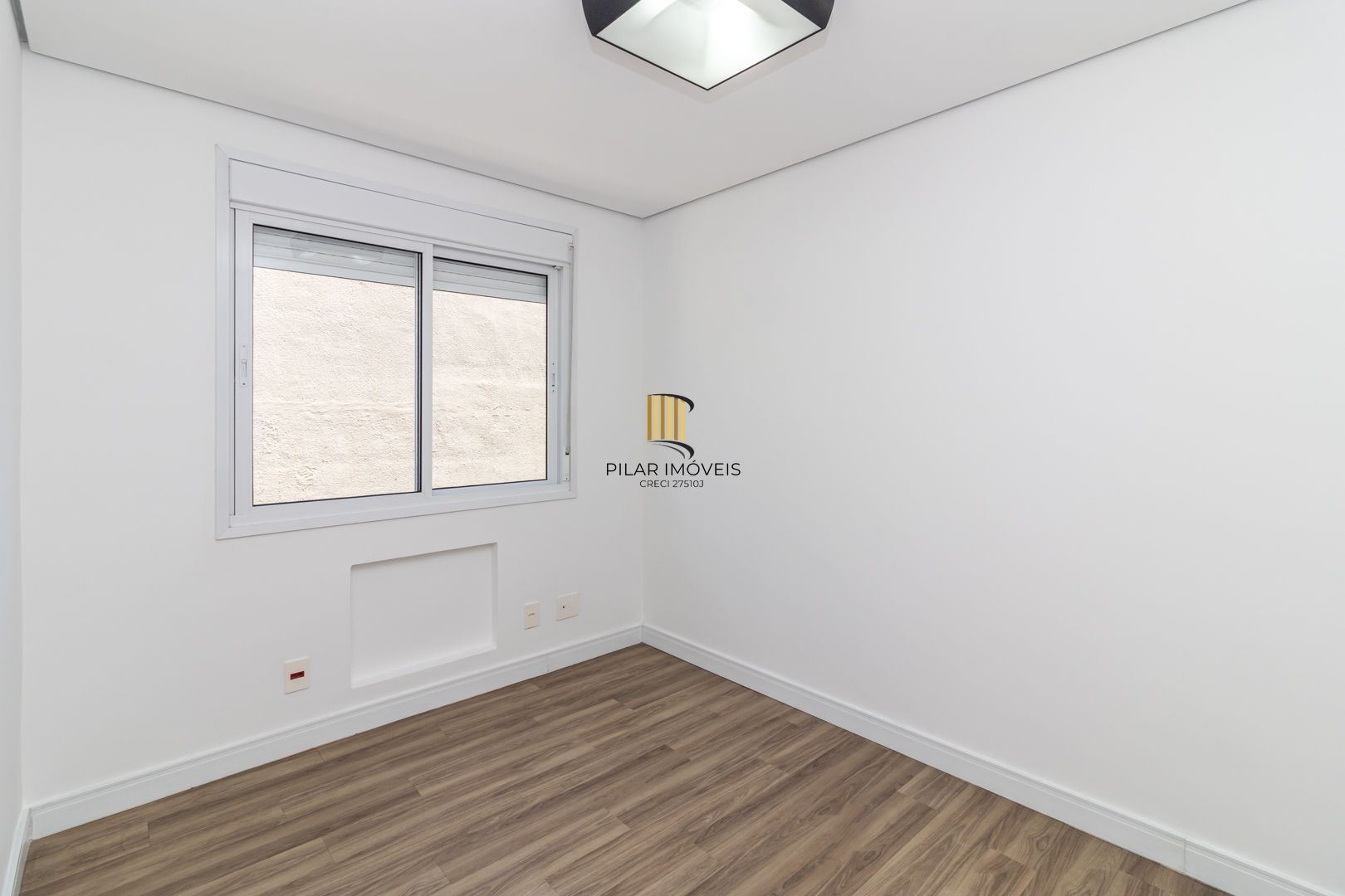 Apartamento no Jardim Botânico de 2 dormitórios e vaga DESOCUPADO