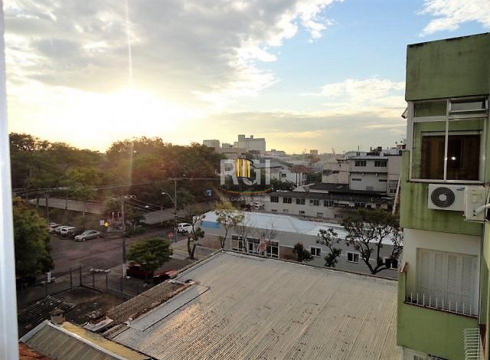 Apartamento de 2 dormitórios, Floresta DESOCUPADO