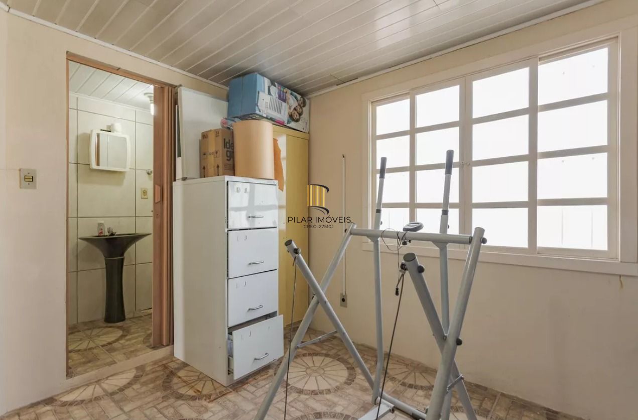 Sobrado no bairro Vila Ipiranga de 4 dormitórios e 2 vagas