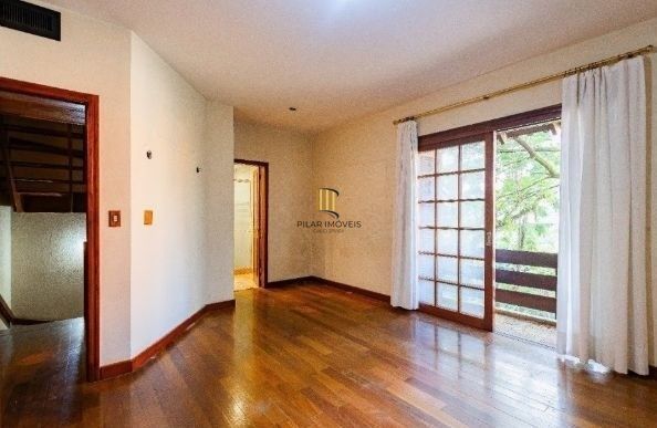 Casa sobrado no bairro Bela Vista de 3 dormitórios e 3 vagas DESOCUPADA