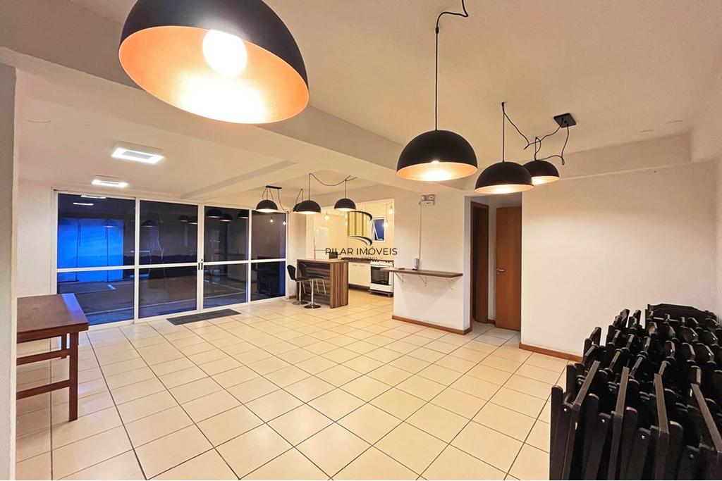 Apartamento no bairro Camaquã de 2 dormitórios vaga e infra