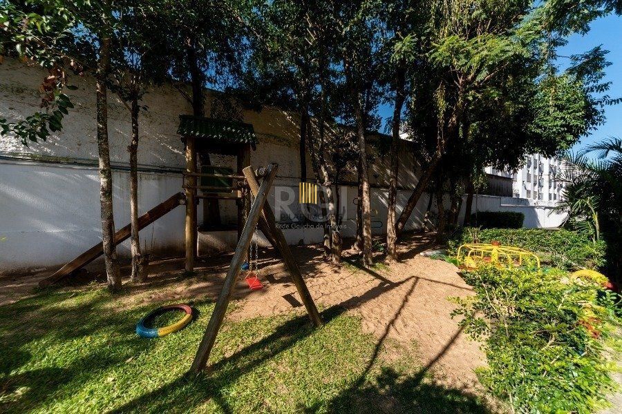 Apartamento no bairro Cristal de 2 dormitórios infra e vaga