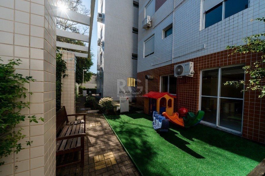 Apartamento no bairro Cristal de 2 dormitórios infra e vaga
