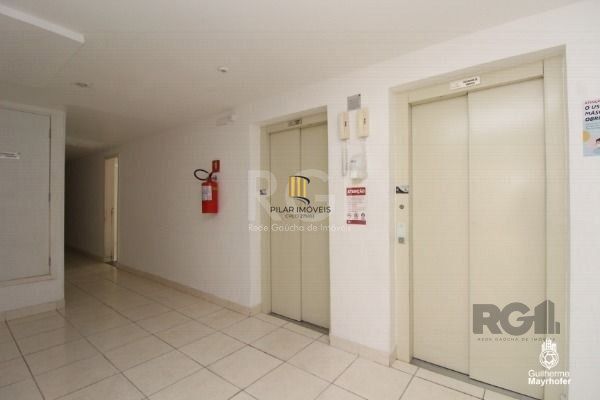 Apartamento no bairro Cristal de 2 dormitórios infra e vaga