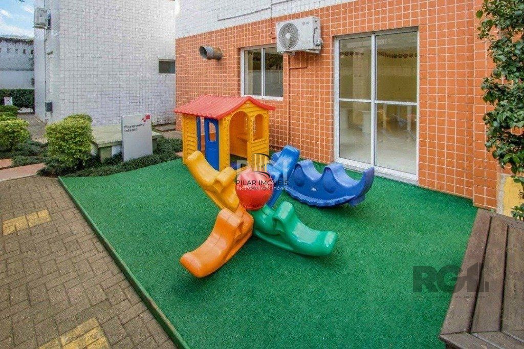 Apartamento no bairro Cristal de 2 dormitórios infra e vaga