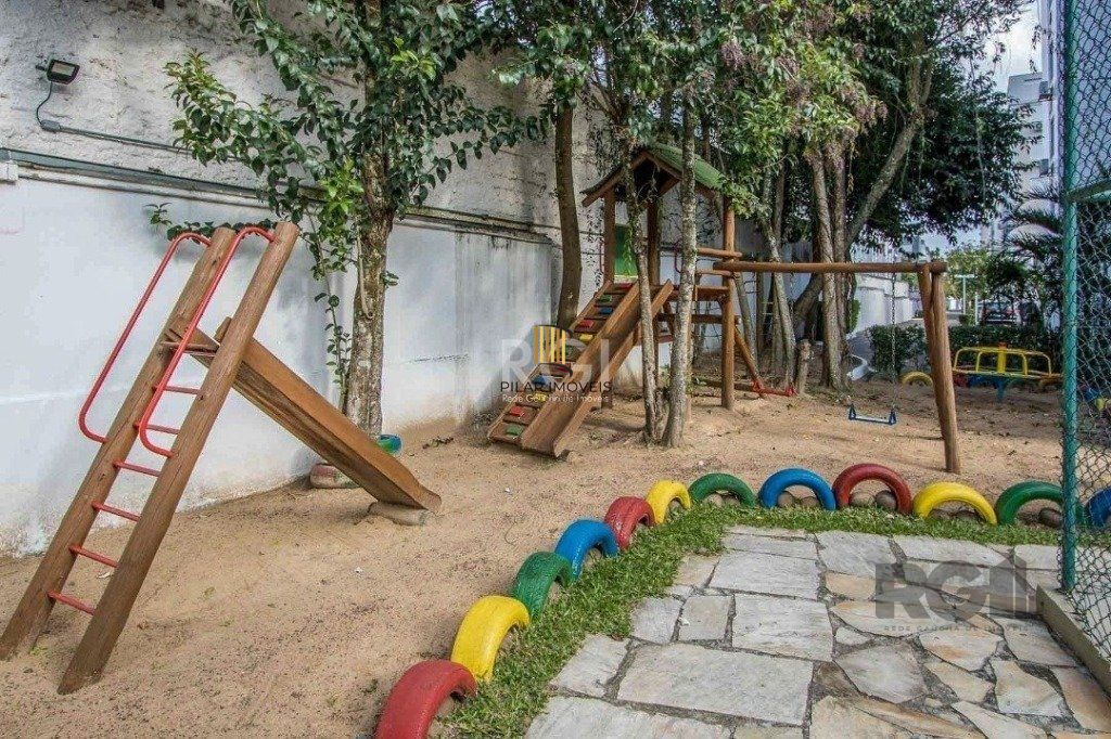 Apartamento no bairro Cristal de 2 dormitórios infra e vaga