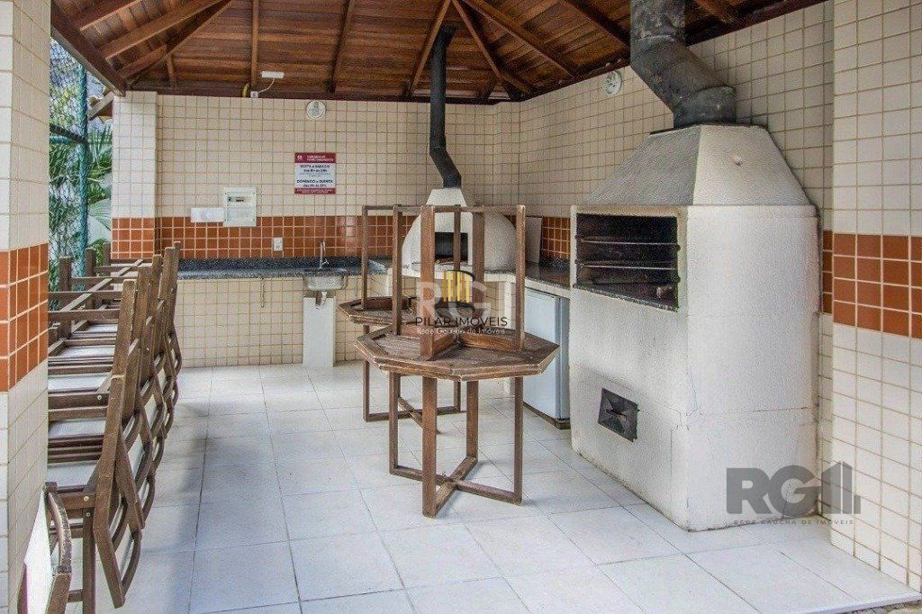 Apartamento no bairro Cristal de 2 dormitórios infra e vaga