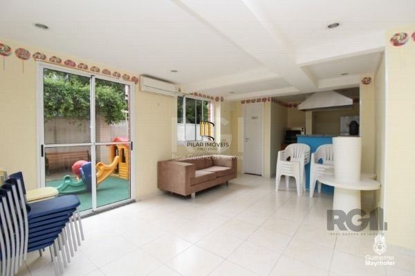 Apartamento no bairro Cristal de 2 dormitórios infra e vaga