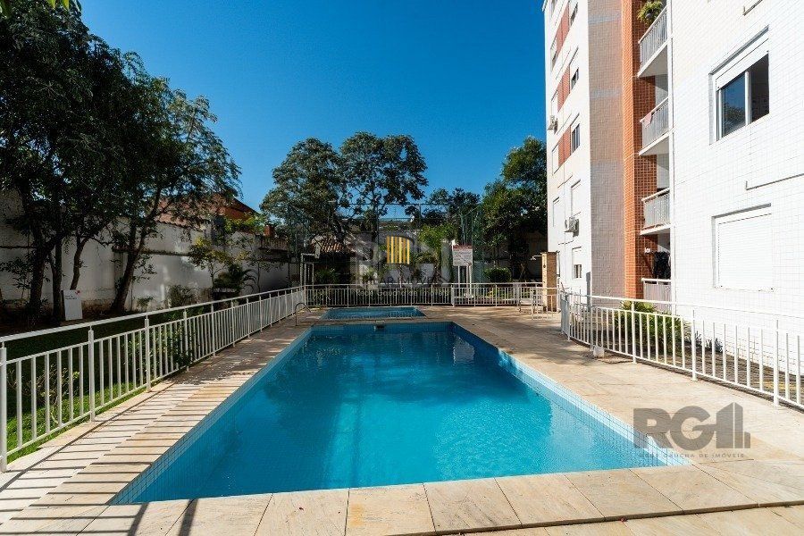 Apartamento no bairro Cristal de 2 dormitórios infra e vaga