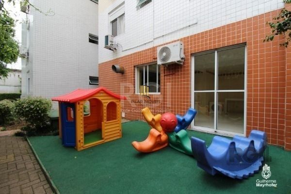 Apartamento no bairro Cristal de 2 dormitórios infra e vaga