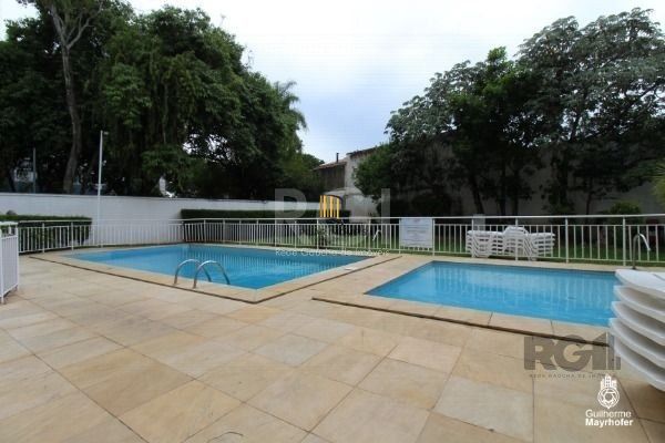 Apartamento no bairro Cristal de 2 dormitórios infra e vaga