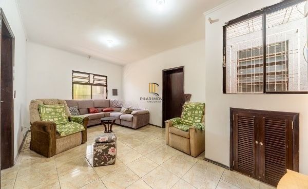 Prédio Comercial no Passo D'areia com 6 dormitórios e 5 vagas