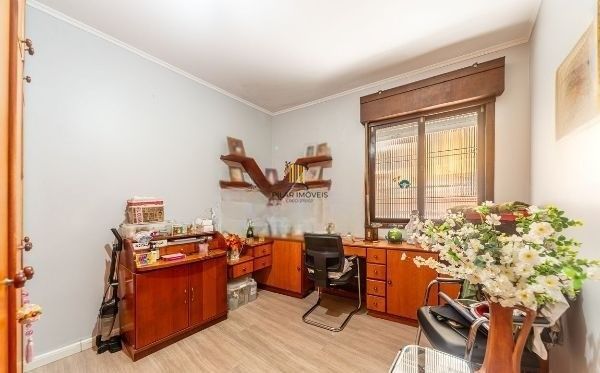 Prédio Comercial no Passo D'areia com 6 dormitórios e 5 vagas