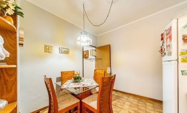 Prédio Comercial no Passo D'areia com 6 dormitórios e 5 vagas