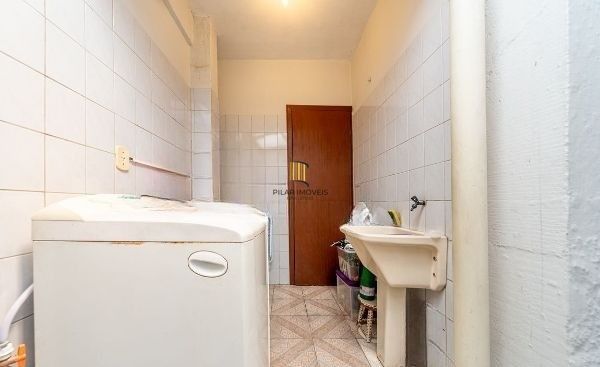 Prédio Comercial no Passo D'areia com 6 dormitórios e 5 vagas