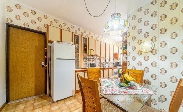 Prédio Comercial no Passo D'areia com 6 dormitórios e 5 vagas