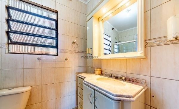 Prédio Comercial no Passo D'areia com 6 dormitórios e 5 vagas