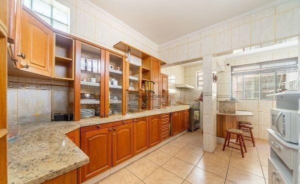 Prédio Comercial no Passo D'areia com 6 dormitórios e 5 vagas