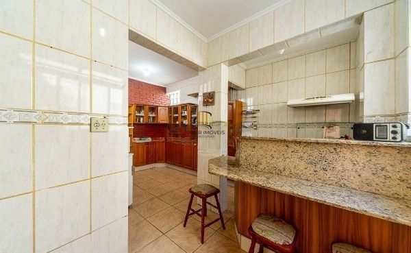 Prédio Comercial no Passo D'areia com 6 dormitórios e 5 vagas