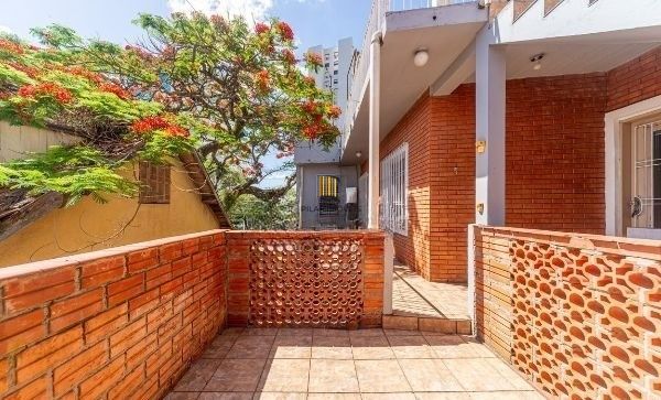 Prédio Comercial no Passo D'areia com 6 dormitórios e 5 vagas