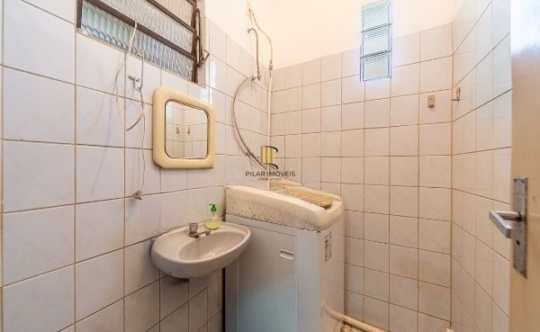 Prédio Comercial no Passo D'areia com 6 dormitórios e 5 vagas