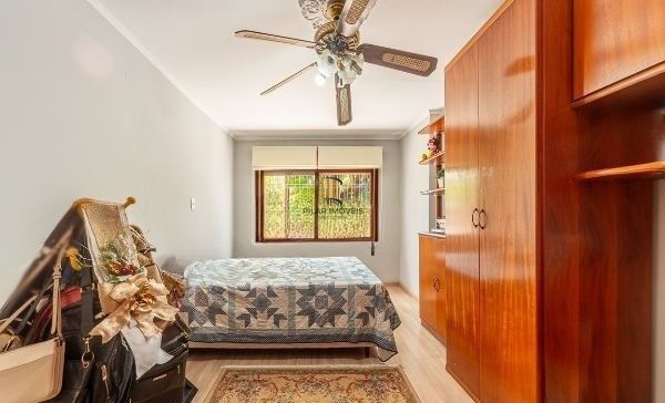 Prédio Comercial no Passo D'areia com 6 dormitórios e 5 vagas