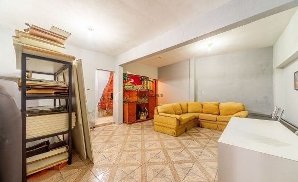 Prédio Comercial no Passo D'areia com 6 dormitórios e 5 vagas