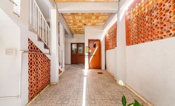 Prédio Comercial no Passo D'areia com 6 dormitórios e 5 vagas