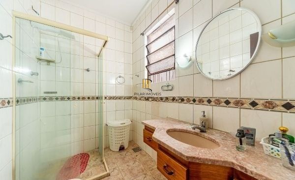 Prédio Comercial no Passo D'areia com 6 dormitórios e 5 vagas