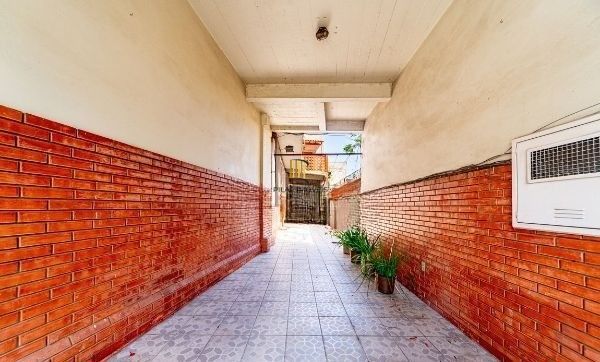 Prédio Comercial no Passo D'areia com 6 dormitórios e 5 vagas