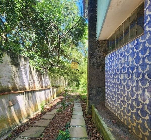 Sobrado no bairro Petrópolis com 200m² e terreno com 733m²