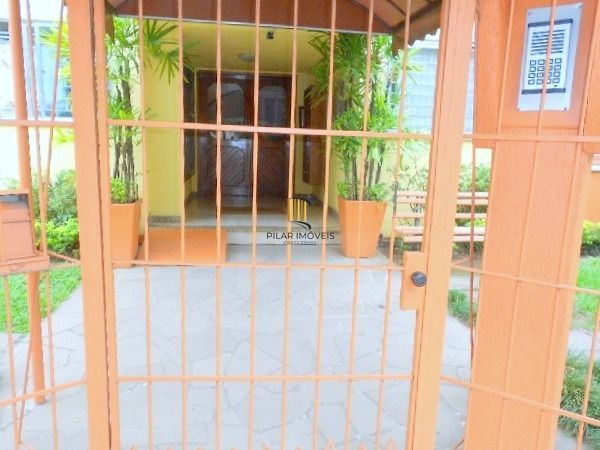 Apartamento Térreo com pátio no Menino Deus de 1 dormitório DESOCUPADO