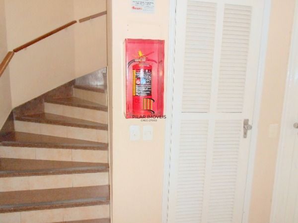 Apartamento Térreo com pátio no Menino Deus de 1 dormitório DESOCUPADO