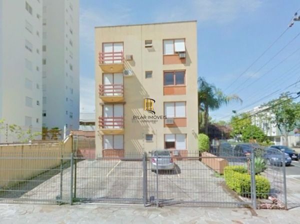 Apartamento Térreo com pátio no Menino Deus de 1 dormitório DESOCUPADO