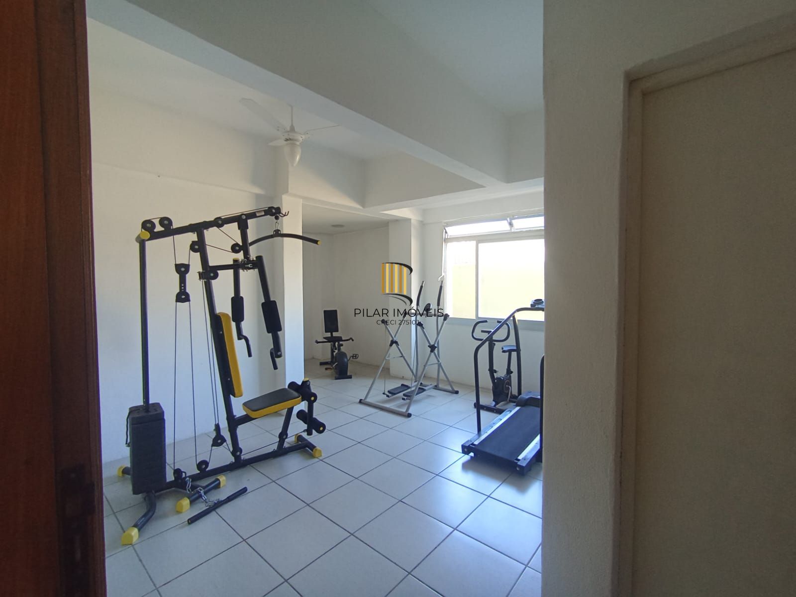 Apartamento no bairro Teresópolis de 2 dormitórios e vaga DESOCUPADO