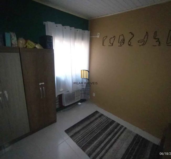 Casa 3 dormitórios no bairro Olaria